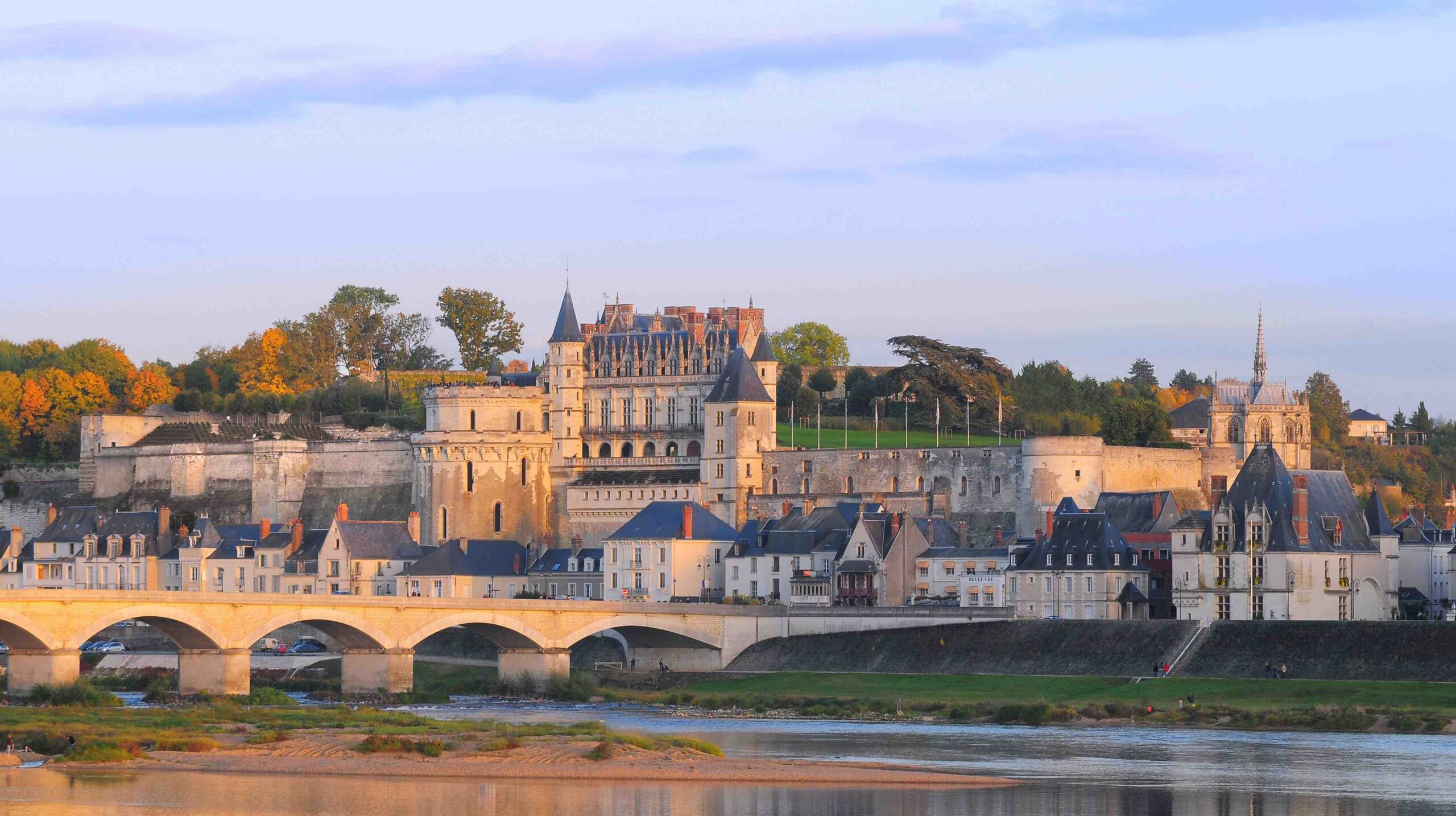 Chateau_royal_dAmboise._vue_generale_rempart_Nord__L._de_Serres._DSC_7663_1_1_2