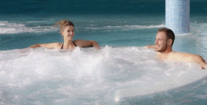 Flamants_Roses-Jacuzzi_couple