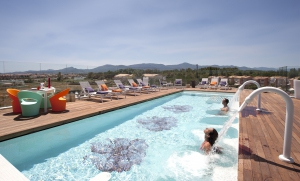 Ile_de_la_Lagune_-_piscine_mer01