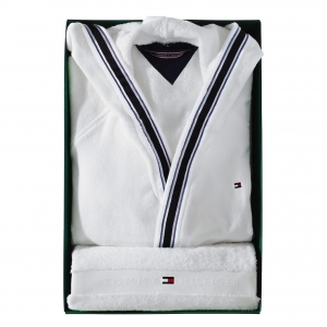 Packshot-cadeau-Peignoir-University-white-et-serviette-de-toilette-Legend-White