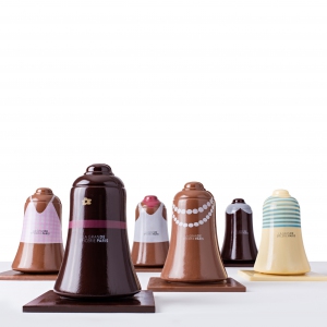 LA_GRANDE_EPICERIE_DE_PARIS_Cloches_La_TropCzienne_La_Normande_La_Basque_La_Bordelaise_La_Parisienne_et_La_Bretonne_400g-_45e_la_piace