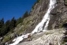 Vaujany_cascade