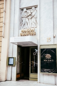 Facade_Avenue_Montaigne_1__Maison_Blanche