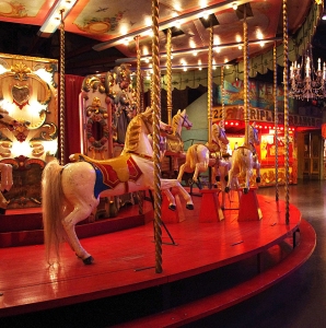 MusCe_des_Arts_Forains_Carrousel_CrCdit_Pavillons_de_Bercy