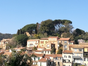 vue sur bormes depuis la route du mimosa