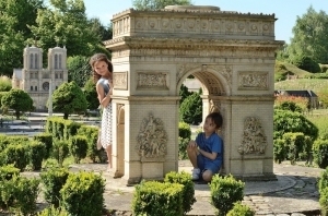 Enfants_Arc_de_Triomphe_2JLBELLURGET