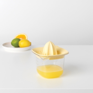 Tasty_Juicer_plus_Measuring_Jug_0.5L_-_Vanilla_Yellow_-_8710755122040_Brabantia_96dpi_1024x1024px_E_NR-15197